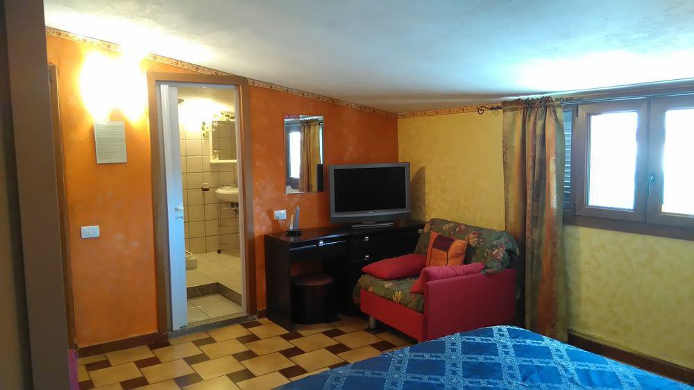 B&B Fantar House Carbonia Exterior foto